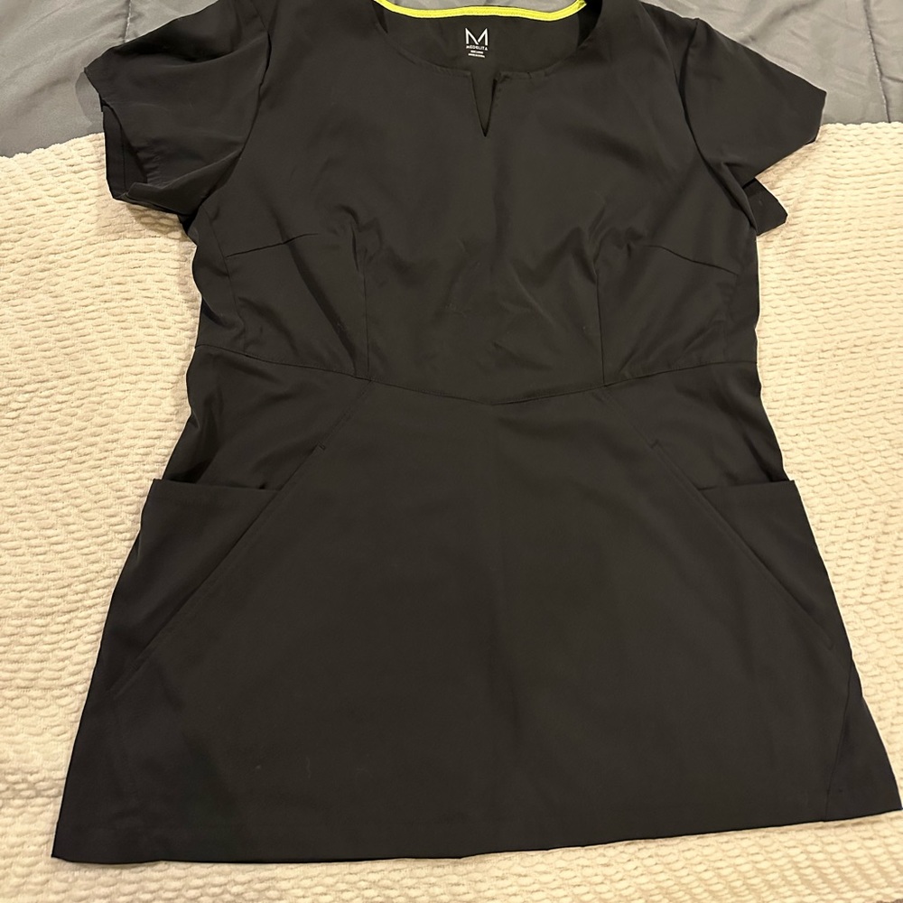 Medelita large horizon top